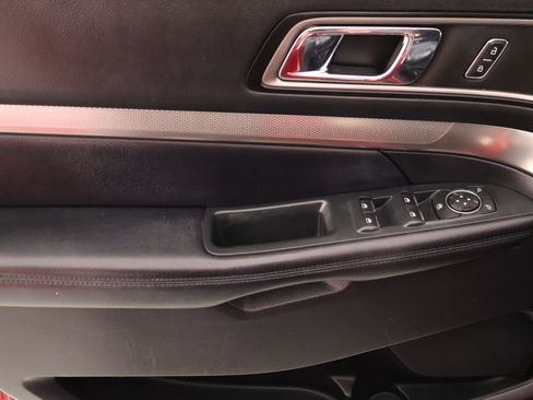 Used 2018 Ford Explorer XLT w/ Equipment Group 202A image 17