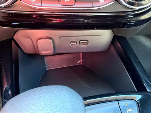 Used 2025 Chevrolet Trax ACTIV FWD image 32