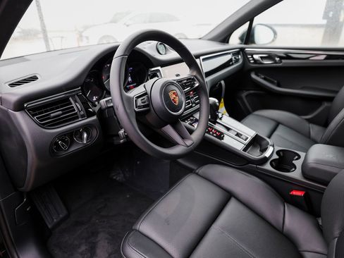 Certified 2026 Porsche Macan S AWD/4WD image 4