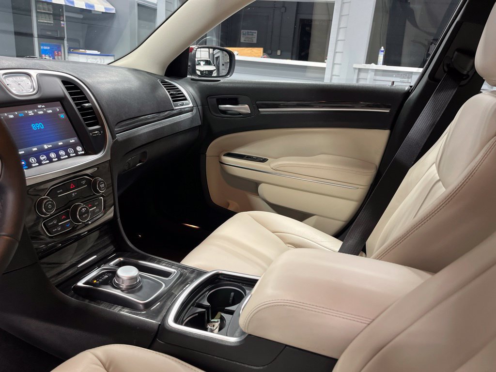 Used 2018 Chrysler 300 Touring L RWD image 15