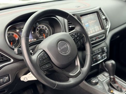 Used 2019 Jeep Cherokee Trailhawk w/ Cold Weather Group image 8