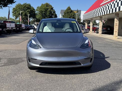 Used 2025 Tesla Model Y Long Range AWD/4WD image 2