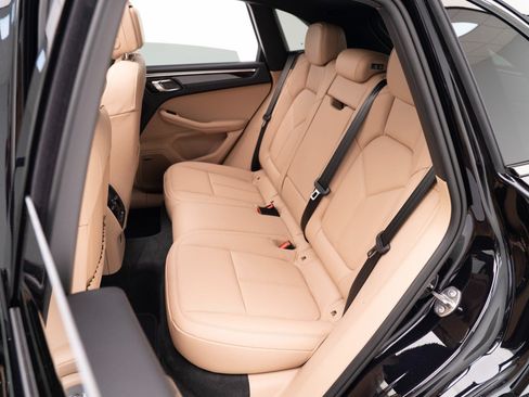 Certified 2026 Porsche Macan AWD/4WD image 30