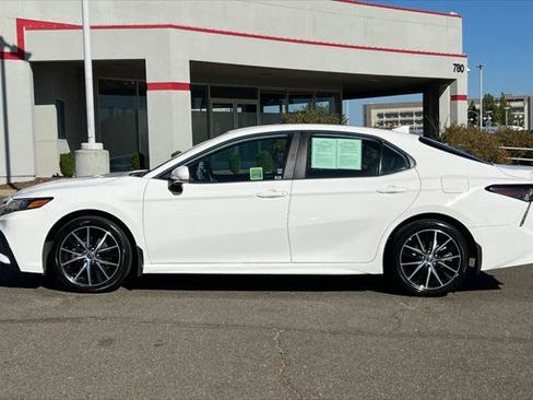 Certified 2023 Toyota Camry SE FWD image 9
