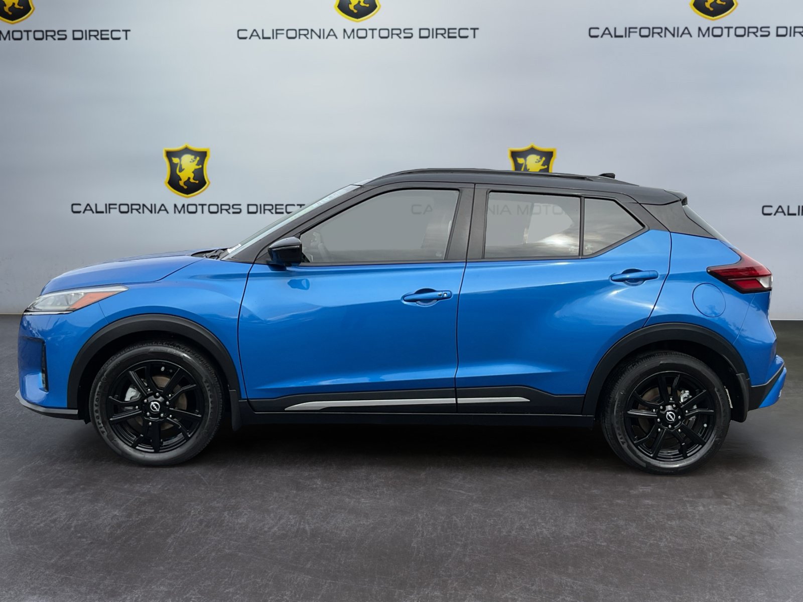 Used 2023 Nissan Kicks SR w/ SR Premium Package FWD image 8