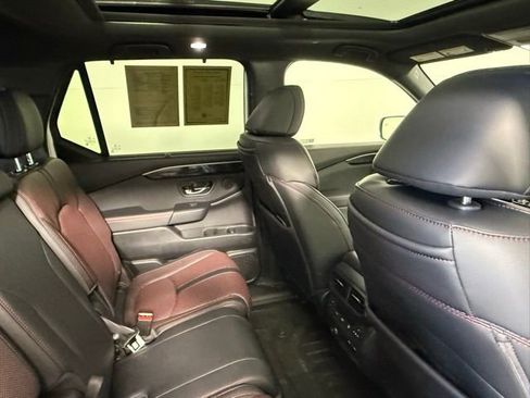 Used 2025 Honda Pilot Black Edition image 41
