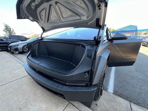 Used 2024 Tesla Cybertruck Cyberbeast AWD/4WD image 28