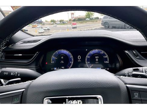 Certified 2026 Jeep Grand Cherokee Limited AWD/4WD image 28