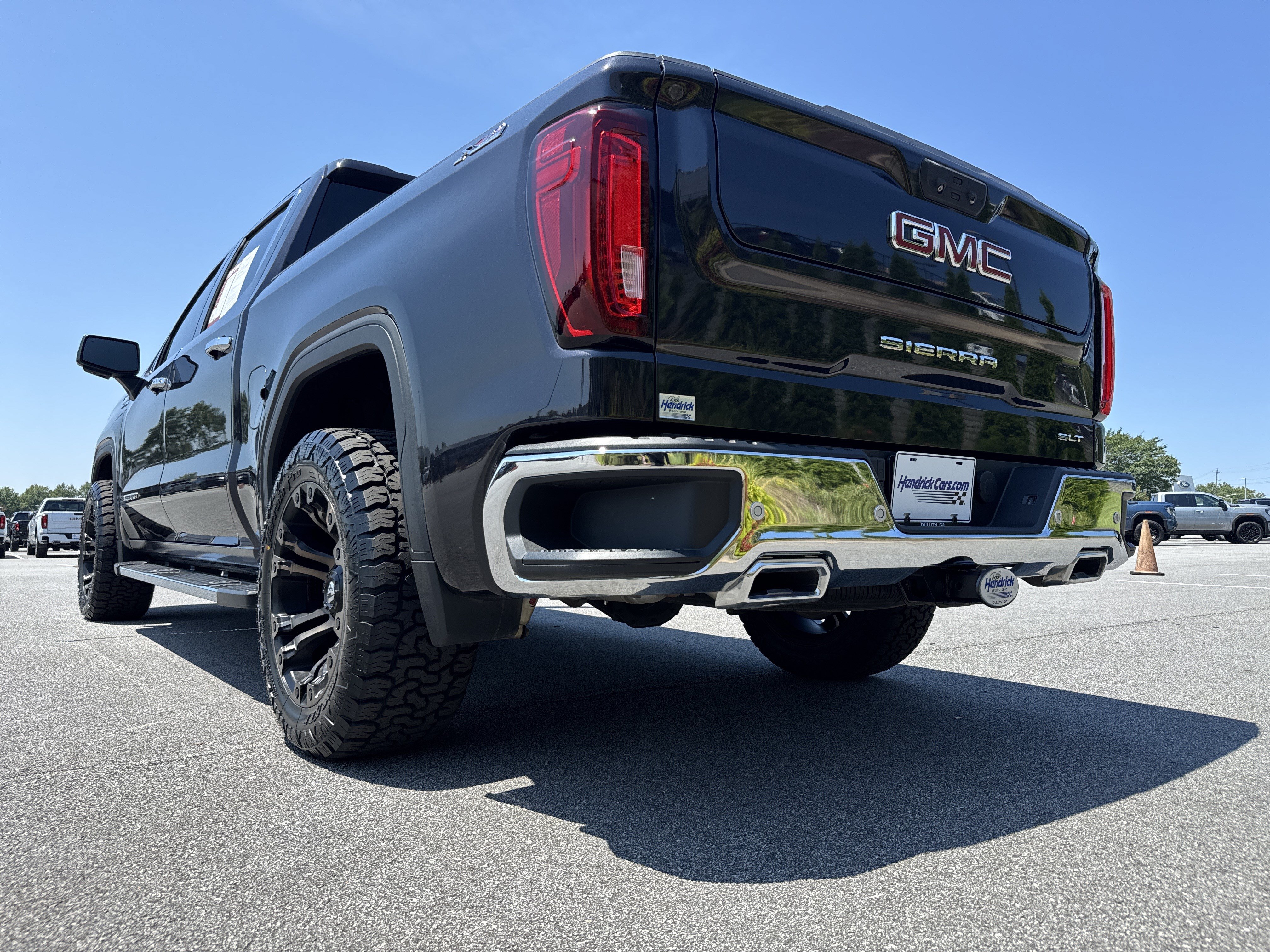 Used 2022 GMC Sierra 1500 SLT w/ SLT Premium Plus Package AWD/4WD image 8