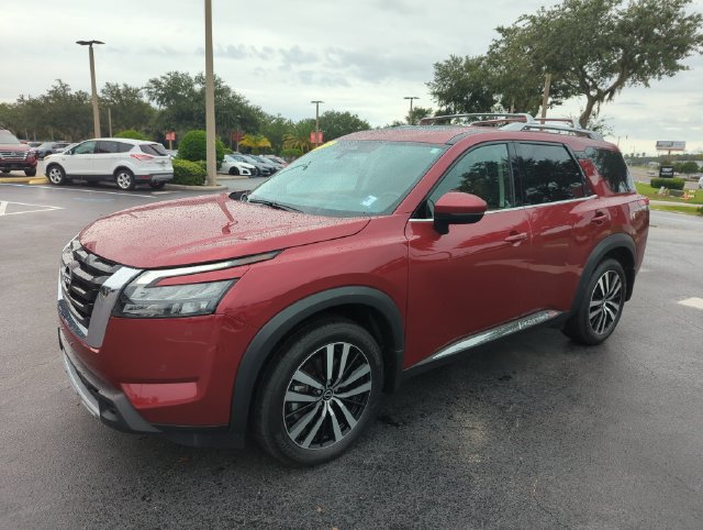 Certified 2025 Nissan Pathfinder Platinum AWD/4WD image 14