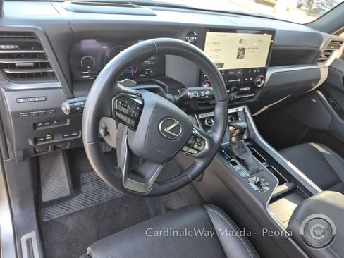 Used 2025 Lexus GX 550 AWD/4WD image 13