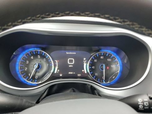 Used 2025 Chrysler Pacifica Limited AWD/4WD image 25
