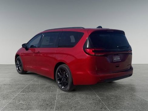 New 2026 Chrysler Pacifica Limited w/ S Appearance Package image 5