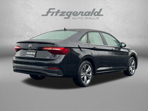 Used 2024 Volkswagen Jetta SE FWD image 8