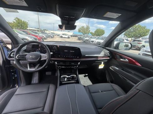 New 2026 Chevrolet Traverse Z71 w/ Enhanced Driving Package AWD/4WD image 4