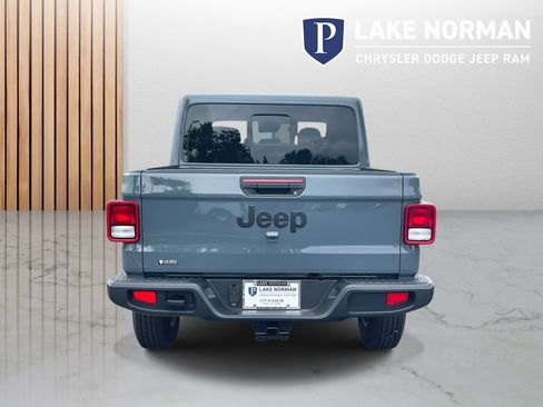 New 2025 Jeep Gladiator Sport image 8