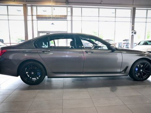 Used 2019 BMW 750i xDrive w/ M Sport Package AWD/4WD image 4