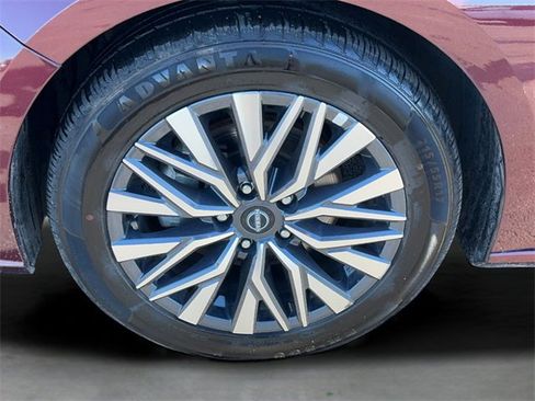 Used 2025 Nissan Altima 2.5 SV image 9