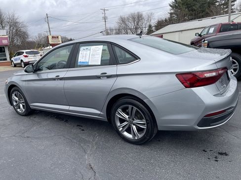 Used 2024 Volkswagen Jetta SE image 4