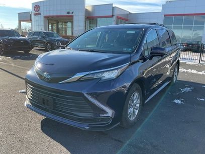 Certified 2022 Toyota Sienna LE