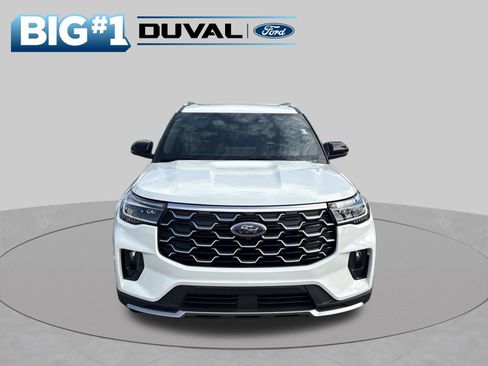 Used 2025 Ford Explorer Platinum RWD image 7