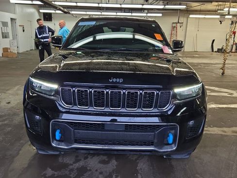 Used 2022 Jeep Grand Cherokee Overland AWD/4WD image 2