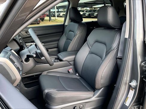 New 2025 Nissan Pathfinder SL image 9