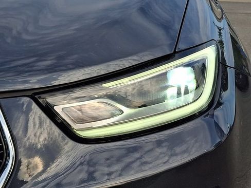 Used 2021 Chrysler Pacifica Touring-L FWD image 10