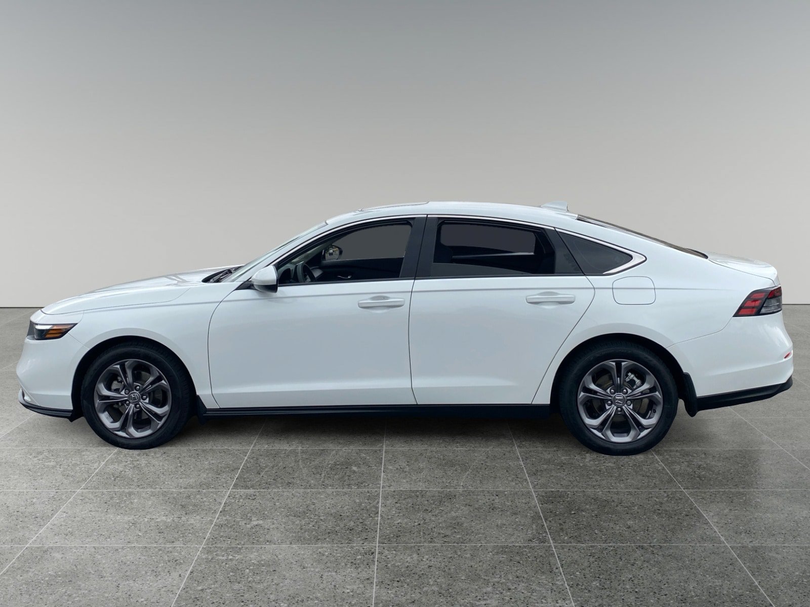 Used 2024 Honda Accord EX image 2