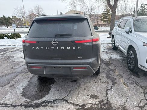 Used 2025 Nissan Pathfinder SV image 6