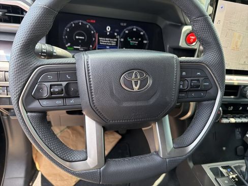 Used 2026 Toyota Tacoma TRD Off-Road AWD/4WD image 8