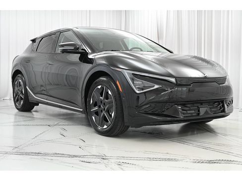 New 2025 Kia EV6 Wind image 2