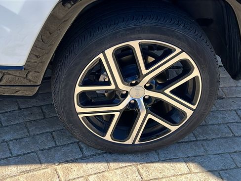 Used 2024 Jeep Compass Limited w/ Elite Group image 13