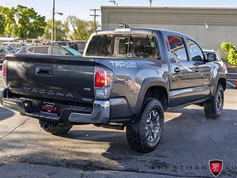Used 2022 Toyota Tacoma TRD Off-Road AWD/4WD image 15