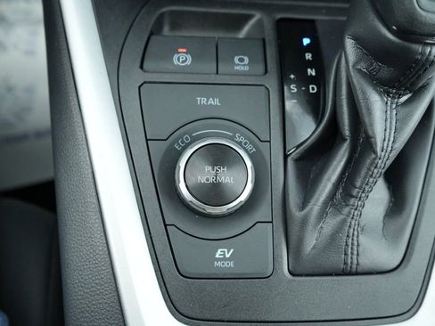 Used 2024 Toyota RAV4 LE image 31