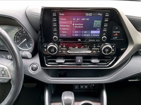Used 2020 Toyota Highlander Limited FWD image 7