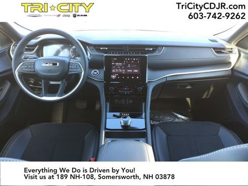 New 2025 Jeep Grand Cherokee Altitude image 12