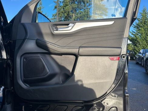 Used 2024 Ford Escape Platinum image 25