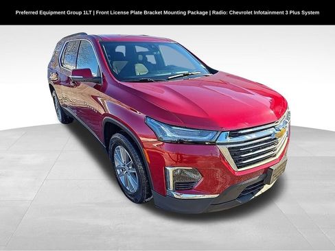 Used 2023 Chevrolet Traverse LT image 1