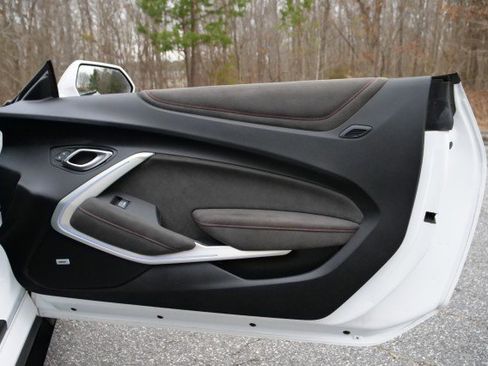 Used 2021 Chevrolet Camaro ZL1 image 39