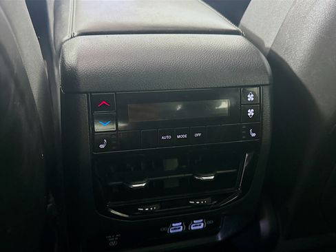 Used 2023 Jeep Grand Cherokee L Limited AWD/4WD image 28
