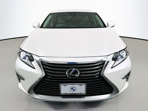 Used 2017 Lexus ES 350 w/ Luxury Package FWD image 2