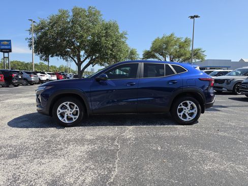 Certified 2024 Chevrolet Trax LS w/ LS Convenience Package FWD image 9