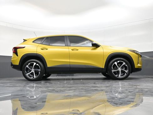 Used 2024 Chevrolet Trax RS w/ Sunroof Package image 27