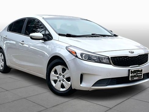 Used 2017 Kia Forte LX image 2