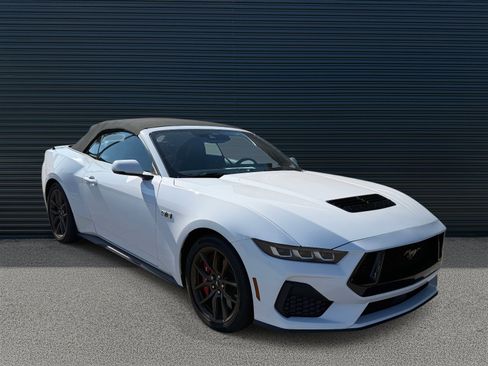 Used 2025 Ford Mustang GT Premium image 9