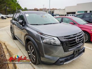 Used 2023 Nissan Pathfinder Platinum w/ Cargo Package video 2