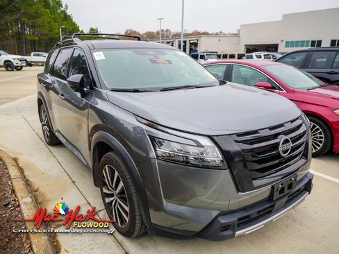 Used 2023 Nissan Pathfinder Platinum w/ Cargo Package image 2