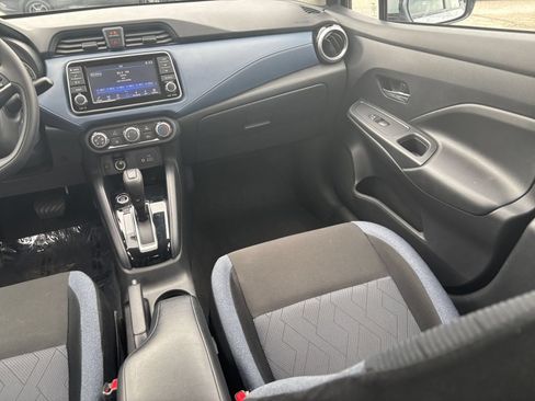 Used 2025 Nissan Versa SV FWD image 25
