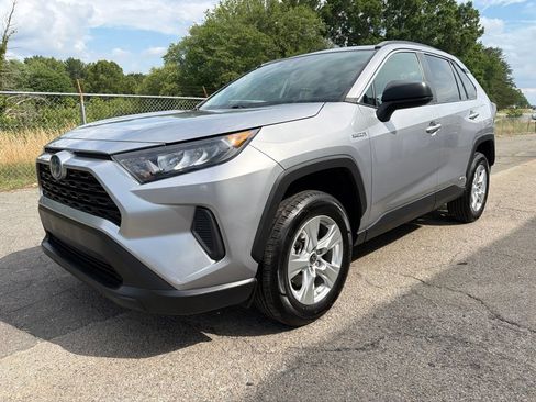 Used 2021 Toyota RAV4 LE AWD/4WD image 6